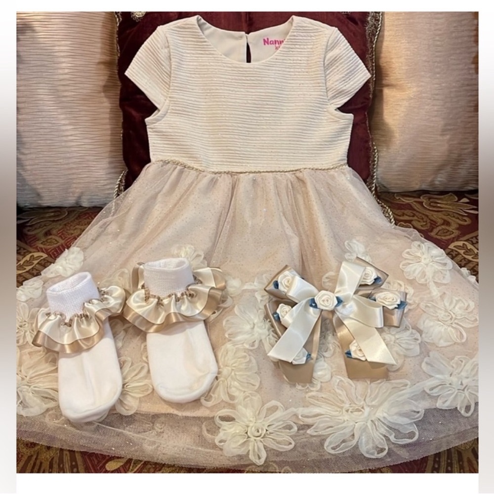 Nannette kids dress size 3T & socks and bow price is firm